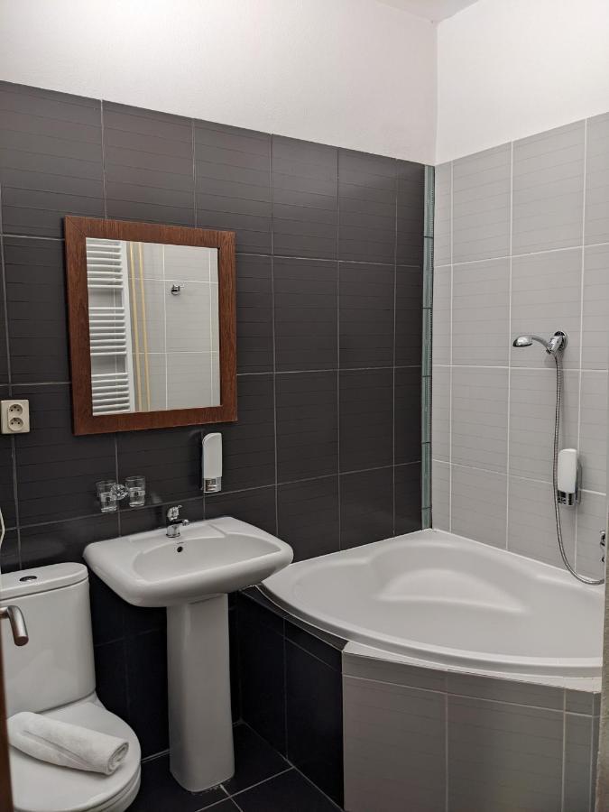 Garni Hotel Cosmopolitan Senec Exterior photo