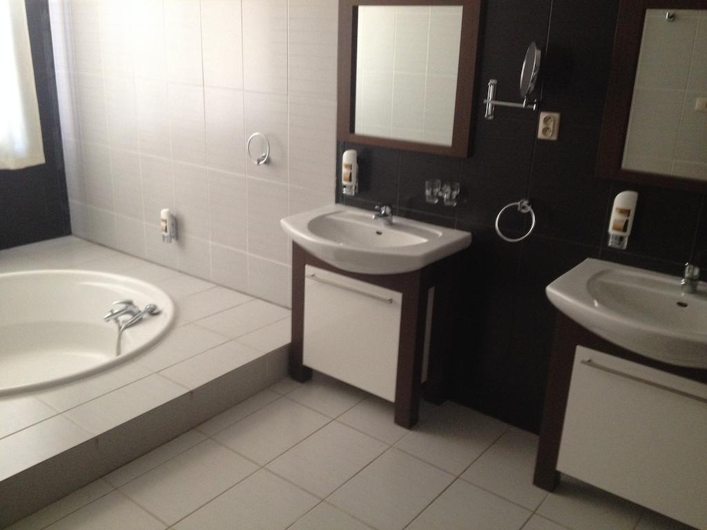 Garni Hotel Cosmopolitan Senec Room photo