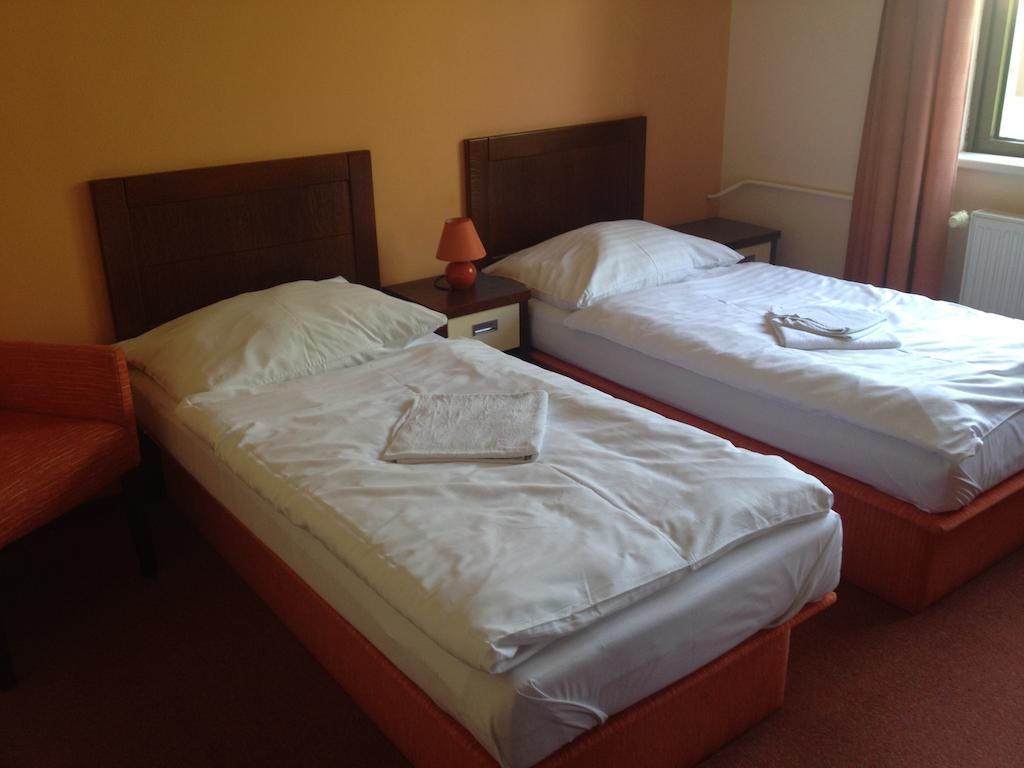 Garni Hotel Cosmopolitan Senec Room photo