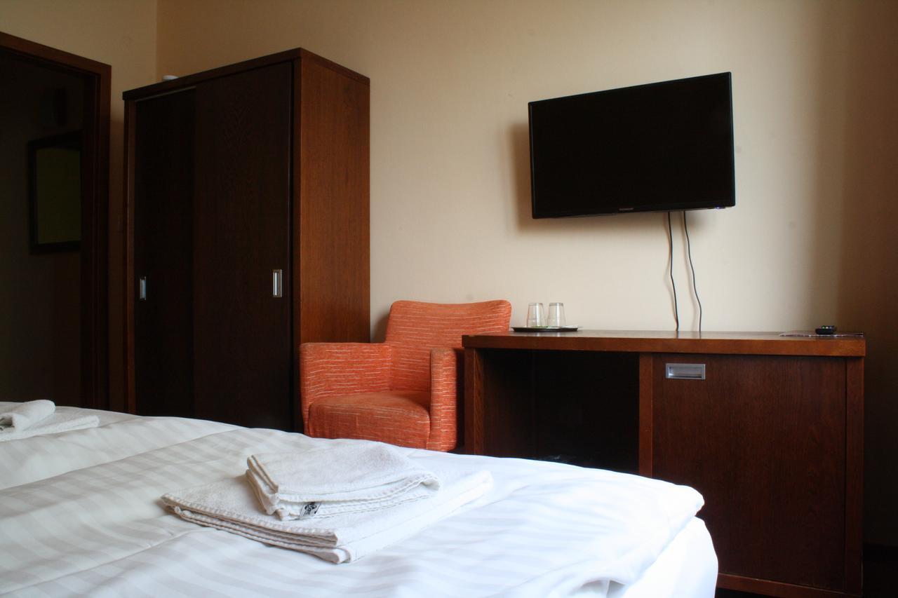 Garni Hotel Cosmopolitan Senec Exterior photo